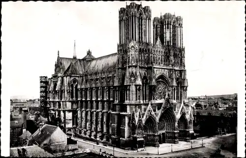 Ak Reims Marne, Kathedrale nach dem Krieg