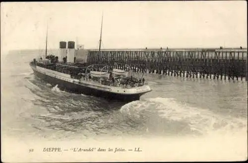 Ak Dieppe Seine Maritime, The Arundel in the Piers