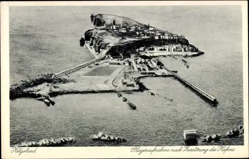 Ak Nordseeinsel Helgoland, Fliegeraufnahme nach Zerstörung des Hafens
