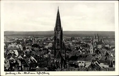 Ak Freiburg im Breisgau, Blick vom Schlossberg, Totalansicht, Kirchturm
