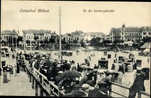 Ak Ostseebad Ahlbeck Heringsdorf auf Usedom, Partie an der Landungsbrücke