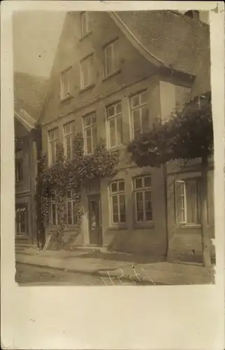 Foto Otterndorf an der Niederelbe, Seitenblick auf Wohnhaus