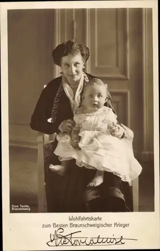 Ak Prinzessin Victoria Luise von Preußen, Herzogin von Braunschweig mit Sohn