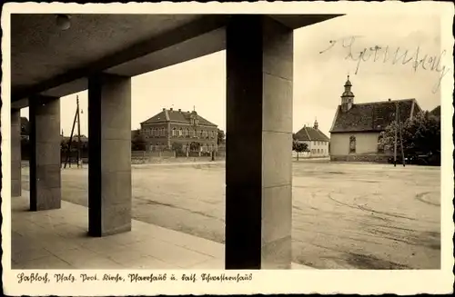 Ak Haßloch im Kreis Bad Dürkheim, Prot. Kirche, Pfarrhaus, Kath. Schwesternhaus