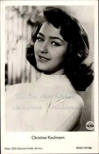 Ak Schauspielerin Christine Kaufmann, Portrait, Mädchen in Uniform, Autogramm