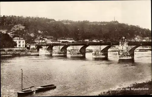 Ak Trier an der Mosel, Moselbrücke, Boote