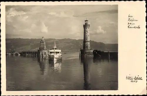Ak Lindau am Bodensee Schwaben, Hafeneinfahrt, Schiff, Löwe, Leuchtturm