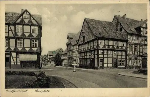 Ak Wolfenbüttel in Niedersachsen, Saarplatz, Fachwerkhäuser