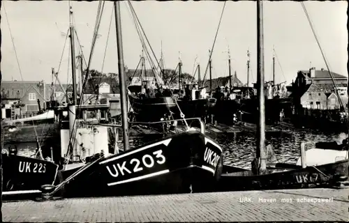 Ak Urk Flevoland Niederlande, Hafen, Schiffswerft