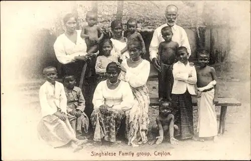 Ak Ceylon Sri Lanka, singhalesische Familiengruppe