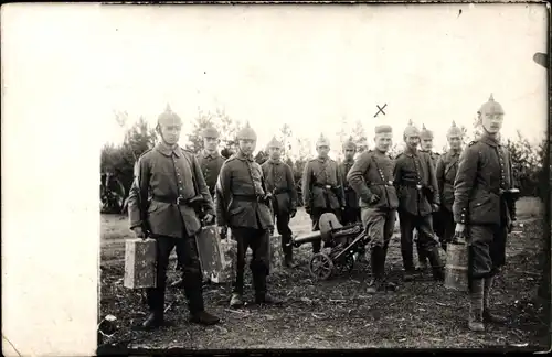 Foto Ak Deutsche Soldaten in Uniformen, Gruppenbild, Kaiserzeit