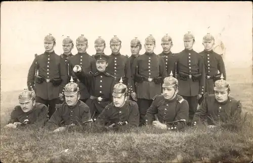 Foto Ak Deutsche Soldaten in Uniformen, Gruppenbild, Kaiserzeit