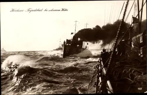 Ak Deutsches Kriegsschiff auf hoher See bei schwerem Wetter, Hochsee Torpedoboot