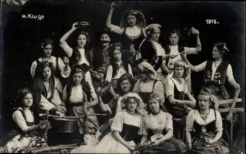 Foto Ak Unna in Westfalen, Musik Verein 1913, Gruppenfoto, Volkstrachten