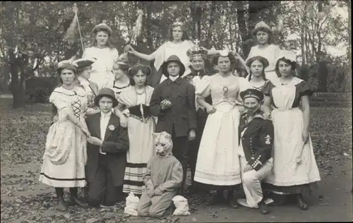 Foto Ak Soest in Westfalen, Mariechen, Gruppenfoto