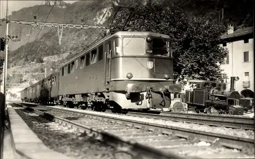 Foto Ak Fotograf Carl Bellingrodt, Deutsche Eisenbahn, Lokomotive, Bahnschienen, Bahnhof