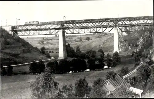 Foto Ak Fotograf Carl Bellingrodt, Deutsche Eisenbahn, Brücke, Fluss