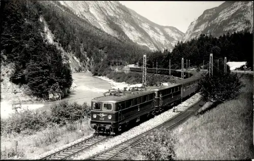 Foto Ak Fotograf Carl Bellingrodt, Deutsche Eisenbahn, Lokomotive, Bahnschienen, Berge