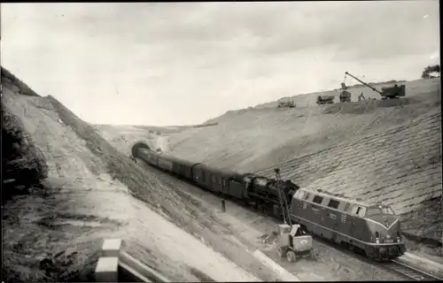 Foto Ak Fotograf Carl Bellingrodt, Deutsche Eisenbahn, Lokomotive, Baustelle