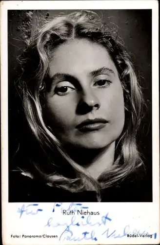 Ak Schauspielerin Ruth Niehaus, Portrait, Rosen blühen auf dem Heidegrab, Autogramm