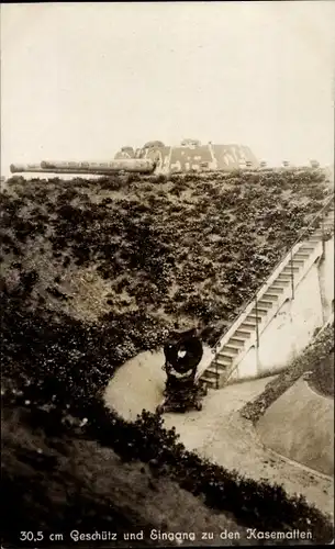 Ak Nordseeinsel Helgoland, Hochseefestung, 30,5 cm Geschütz, Eingang zu den Kasematten, Scheinwerfer