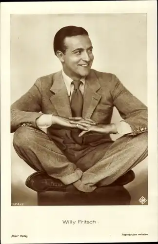 Ak Schauspieler Willy Fritsch, Portrait im Anzug, Autogramm
