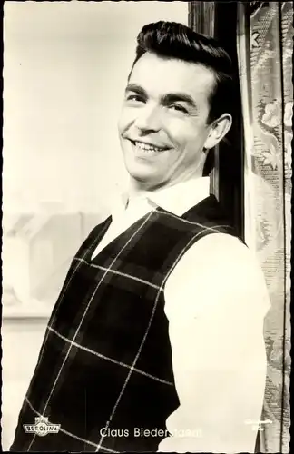 Ak Schauspieler Claus Biederstaedt, Portrait, Film was die Schwalbe sang