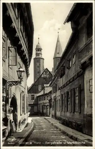 Ak Goslar am Harz, Blick in die Bergstraße mit Marktkirche, Fassaden, Stengel