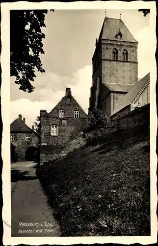 Ak Ratzeburg in Schleswig Holstein, Steintor mit Dom