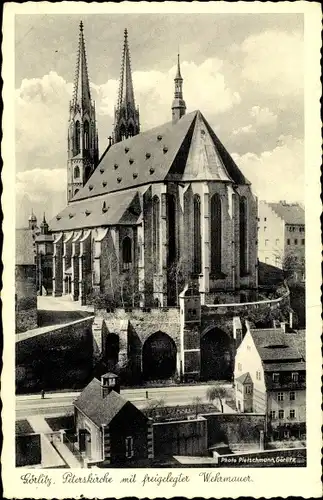 Ak Görlitz in der Lausitz, Peterskirche mit freigelegter Wehrmauer