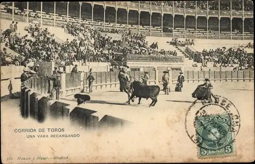 Ak Madrid Spanien, Corrida de Toros, Una vara Recargando