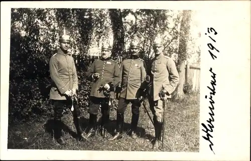 Foto Ak Vier Soldaten in Uniform, Pickelhauben, Zigarre, Säbel, I. WK