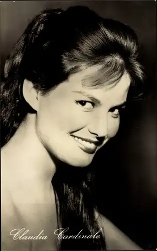 Ak Schauspielerin Claudia Cardinale, Portrait