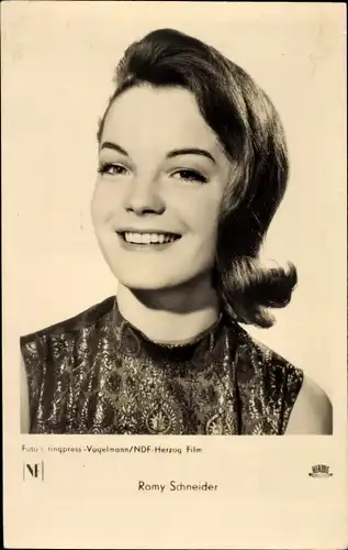 Ak Schauspielerin Romy Schneider, Portrait