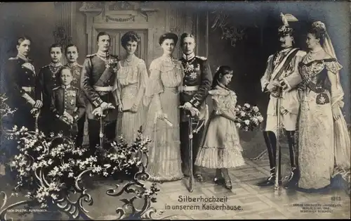 Ak Silberhochzeit Kaiser Wilhelm II, Kaiserin Auguste Viktoria, Kronprinzenpaar, Prinzen, Prinzessin