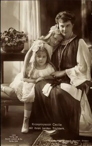 Ak Kronprinzessin Cecilie von Preußen mit ihren Töchtern, Prinzessin Alexandrine, Cecilie