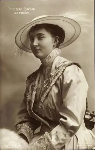 Ak Prinzessin Joachim von Preußen, Marie Auguste von Anhalt, Federhut