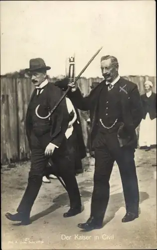 Ak Kaiser Wilhelm II., Bei einem Spaziergang in zivil, Gehstock