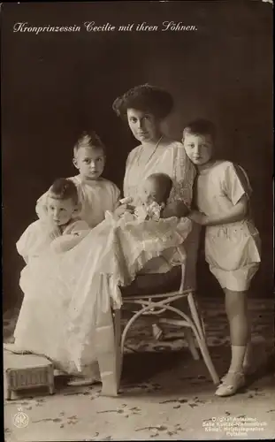 Ak Kronprinzessin Cecilie von Preußen, Prinz Wilhelm, Louis Ferdinand, Hubertus, Friedrich