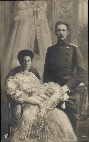 Ak Kronprinz Wilhelm von Preußen, Kronprinzessin Cecilie von Preußen, Prinz Wilhelm