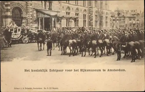 Ak Amsterdam Nordholland Niederlande, Het koninklijk Echtpaar voor het Rijksmuseum