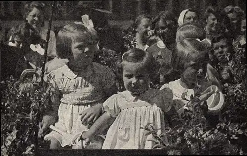 Ak Soestdijk 1945, Drei Prinzessinnen der Niederlande, Beatrix, Irene, Margriet