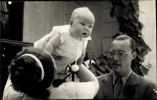 Ak Königin Juliana der Niederlande, Prinz Bernhard zur Lippe-Biesterfeld, Prinzessin