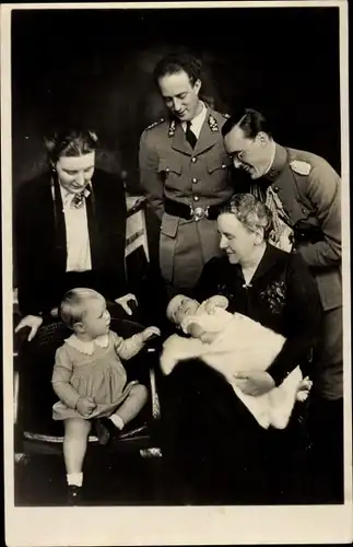 Ak König Leopold III., Juliana, Königin Wilhelmina der Niederlande, Prinz Bernhard, Uniform