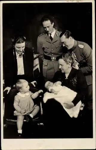 Ak König Leopold III., Juliana, Königin Wilhelmina der Niederlande, Prinz Bernhard, Uniform