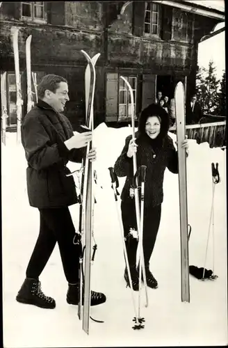 Ak Prinzessin Beatrix der Niederlande, Claus von Amsberg, Ski, 1966