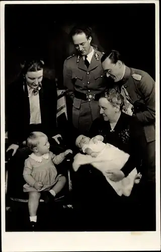 Ak König Leopold III., Juliana, Königin Wilhelmina der Niederlande, Prinz Bernhard, Uniform