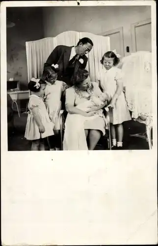 Ak Juliana der Niederlande, Prinz Bernhard, Prinzessinnen Beatrix, Irene, Margriet, Marijke