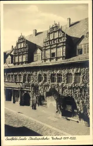 Ak Saalfeld an der Saale Thüringen, Straßenpartie an der Stadtapotheke, Giebel, Fassade