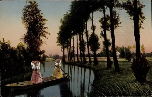 Ak Spreewald, Wasserstraße nach der Wotschofska, Spreewälderinnen in Tracht, Kahn
